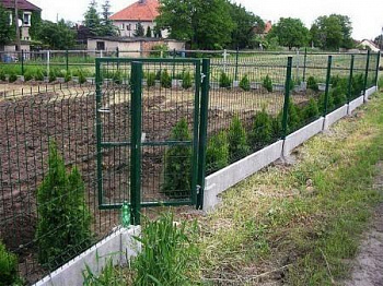 Ленточный фундамент под забор под ключ с калиткой