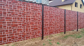 Забор из профлиста под камень с текстурой кирпичная кладка