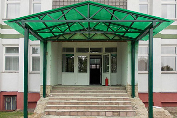 Навес к дому из поликарбоната двухскатный зеленый